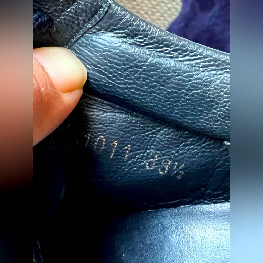 Louis Vuitton shoes blue beautiful condition ✨✨✨ - Picture 2 of 4